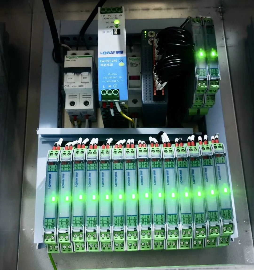 1758529318550917.jpg 54dfdf88-81a1-4c6b-a4d7-7e5bcd83426c.jpg